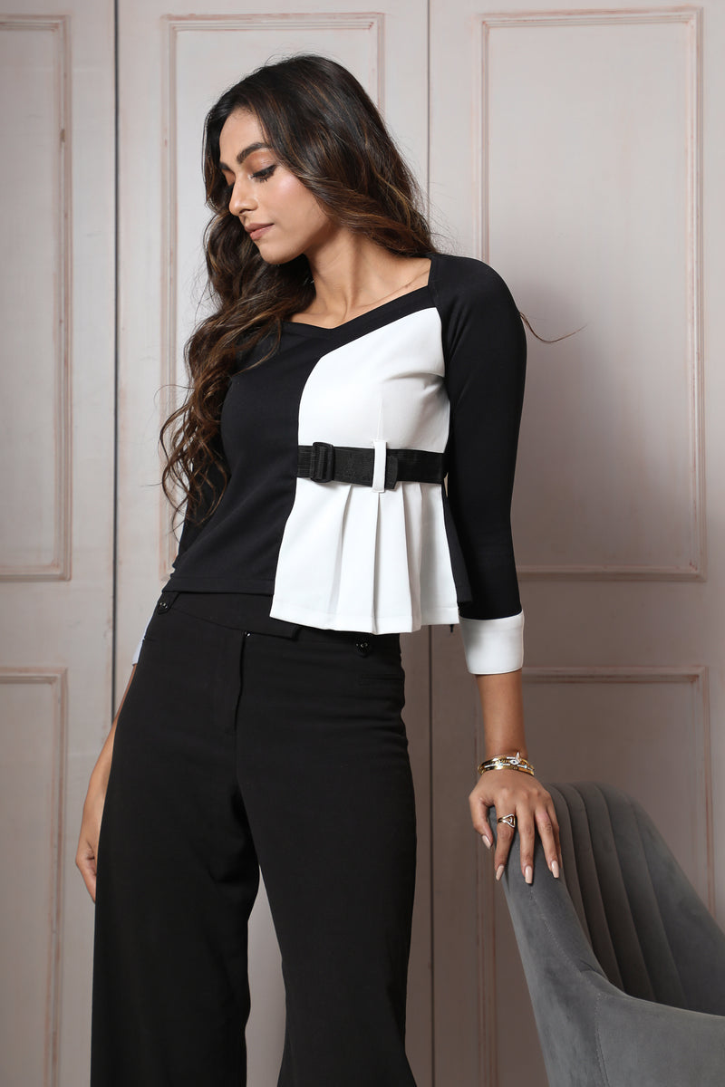 Load image into Gallery viewer, Black &amp; White Sweetheart Neckline Top
