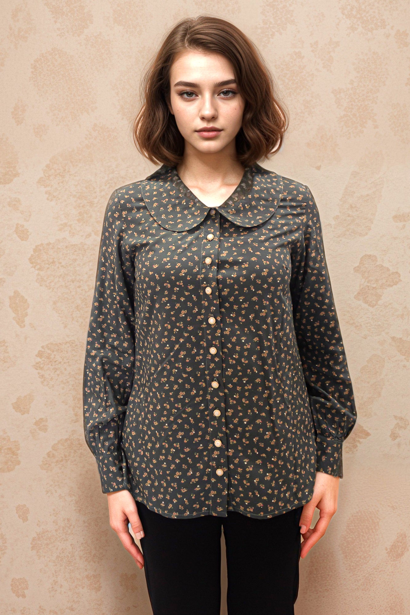 Peter pan collar buttoned down shirt
