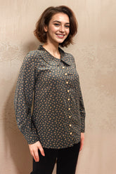 Peter pan collar buttoned down shirt