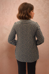 Peter pan collar buttoned down shirt