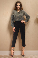 Peter pan collar buttoned down shirt